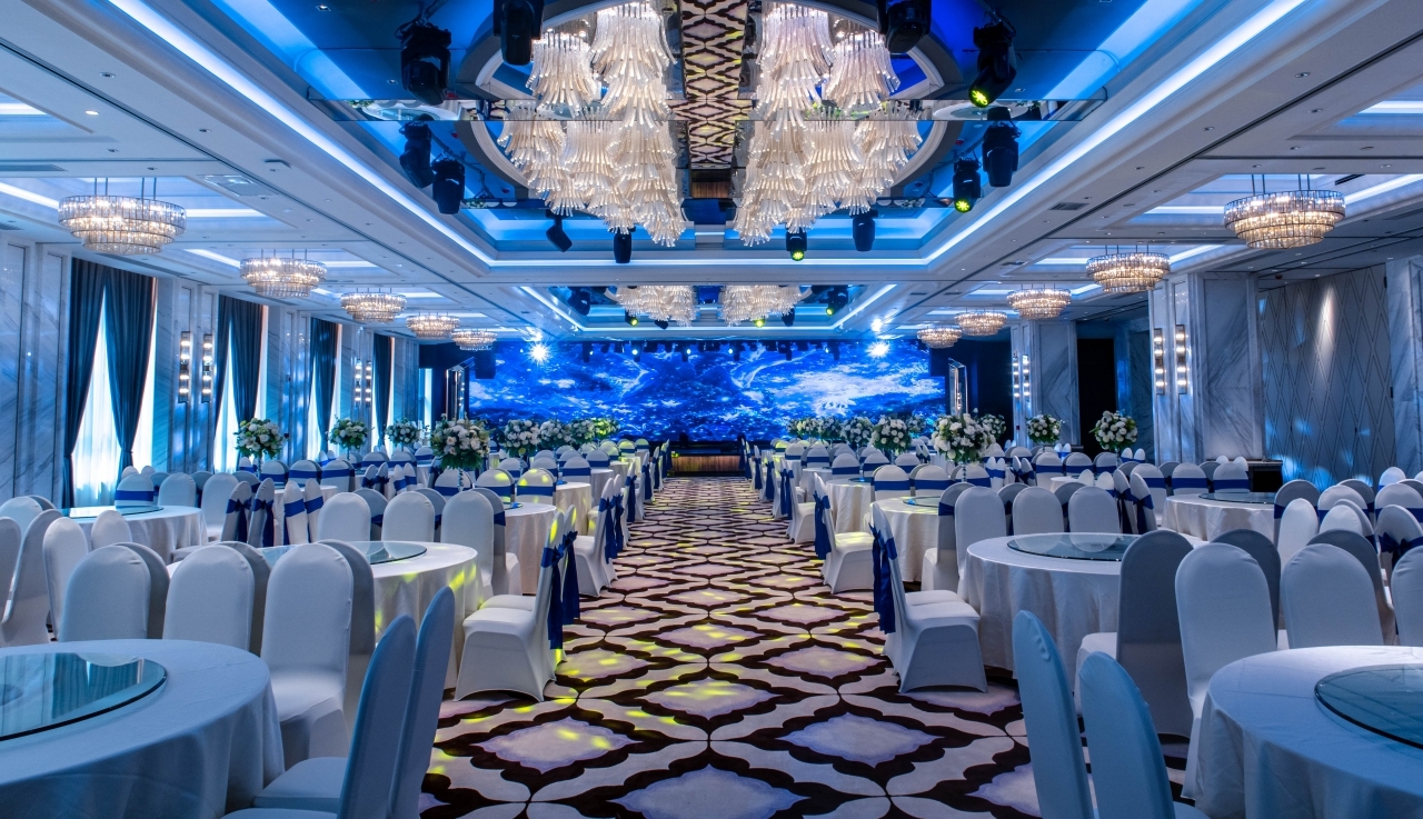 兰州七里河区西站附近有LED屏，宴席价格在1000-1500元/桌的婚宴酒店推荐